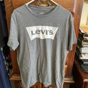 Gray Levi’s T-Shirt